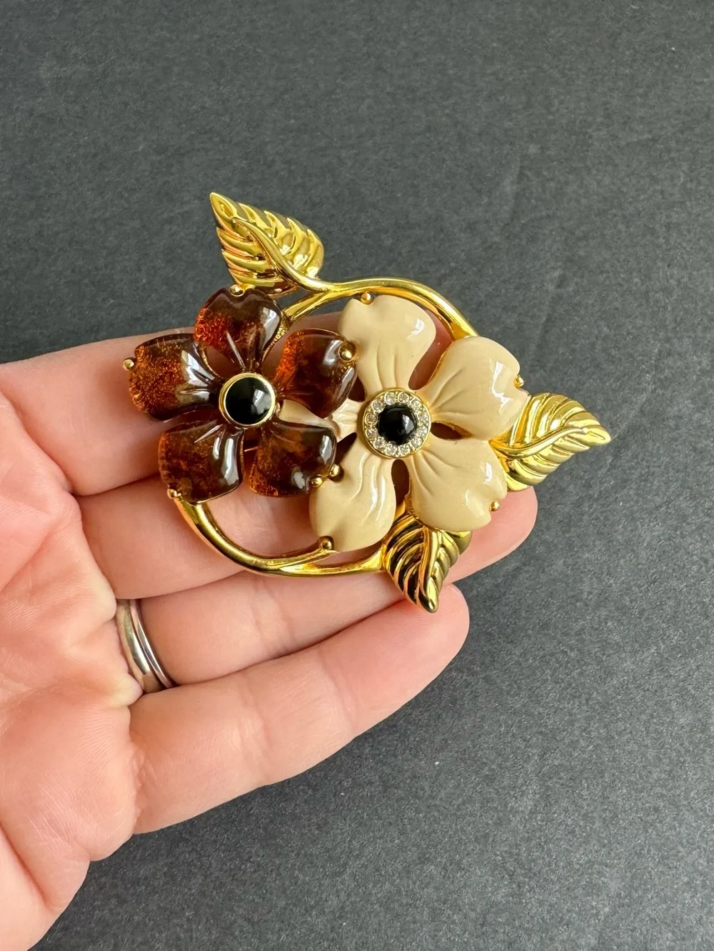 Vintage Flower Brooch Gold Tone Faux Tortoise Shell Lucite Rhinestone Pin - Picture 2 of 8